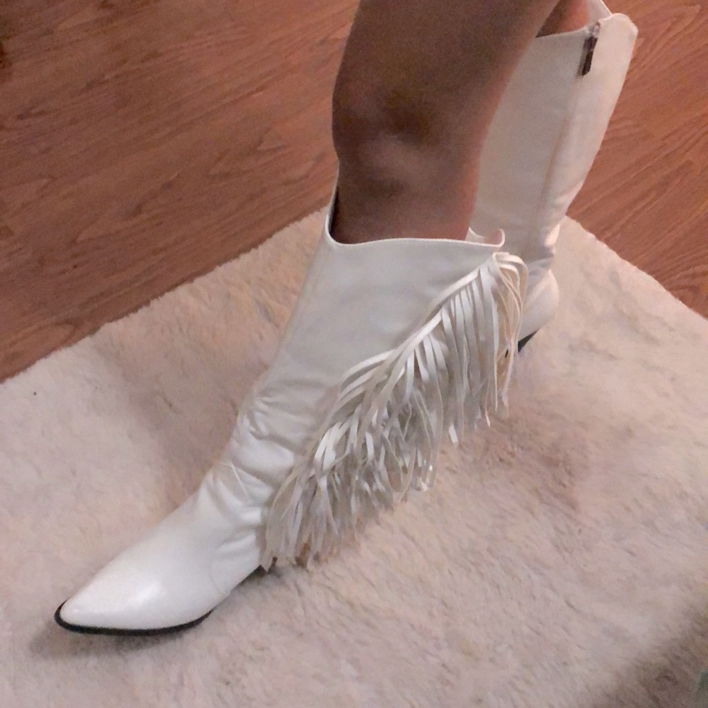 White boots comfortable! And good for western occasions or the rodeo!